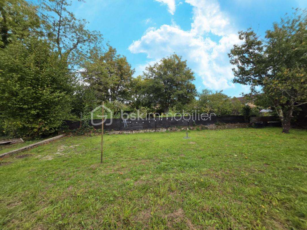 Maison à MONTCOURT-FROMONVILLE