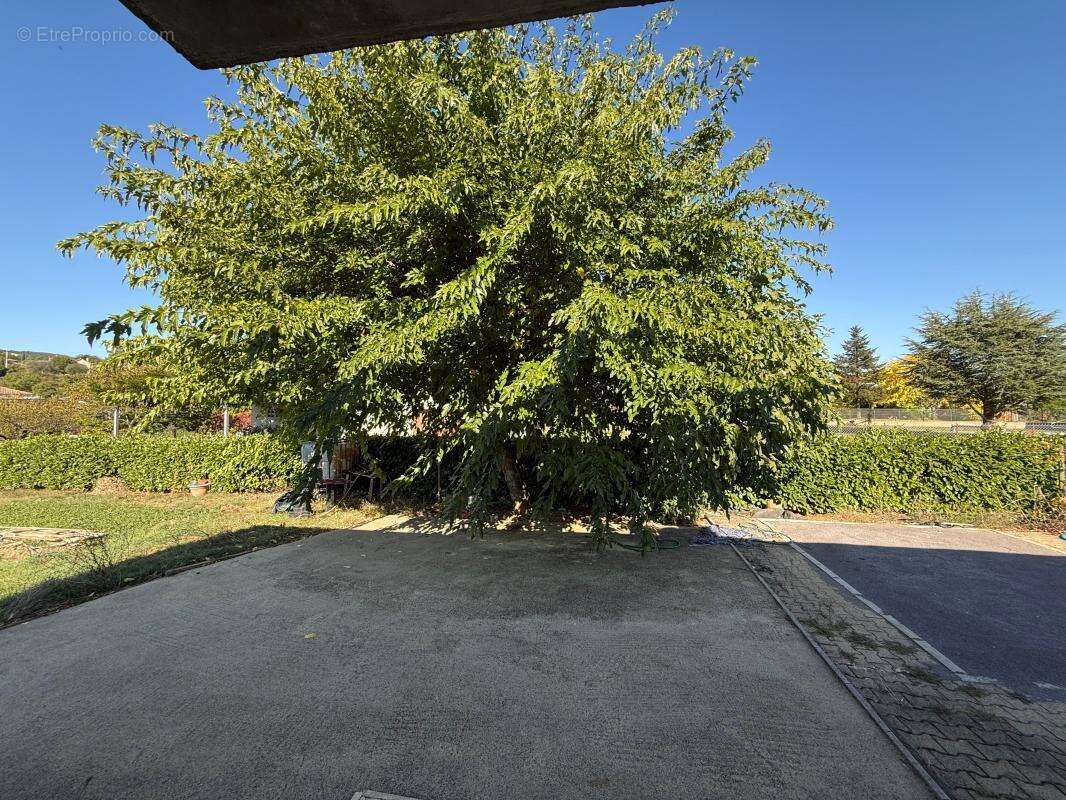 Maison à SAINT-ETIENNE-DE-FONTBELLON