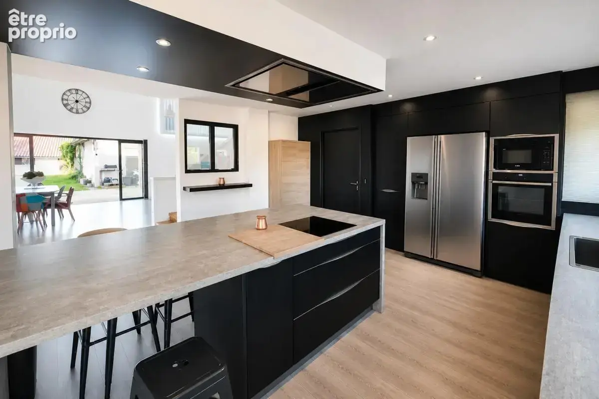 Maison contemporaine de 254 m² sur 6 000 m² de terrain - photo 3