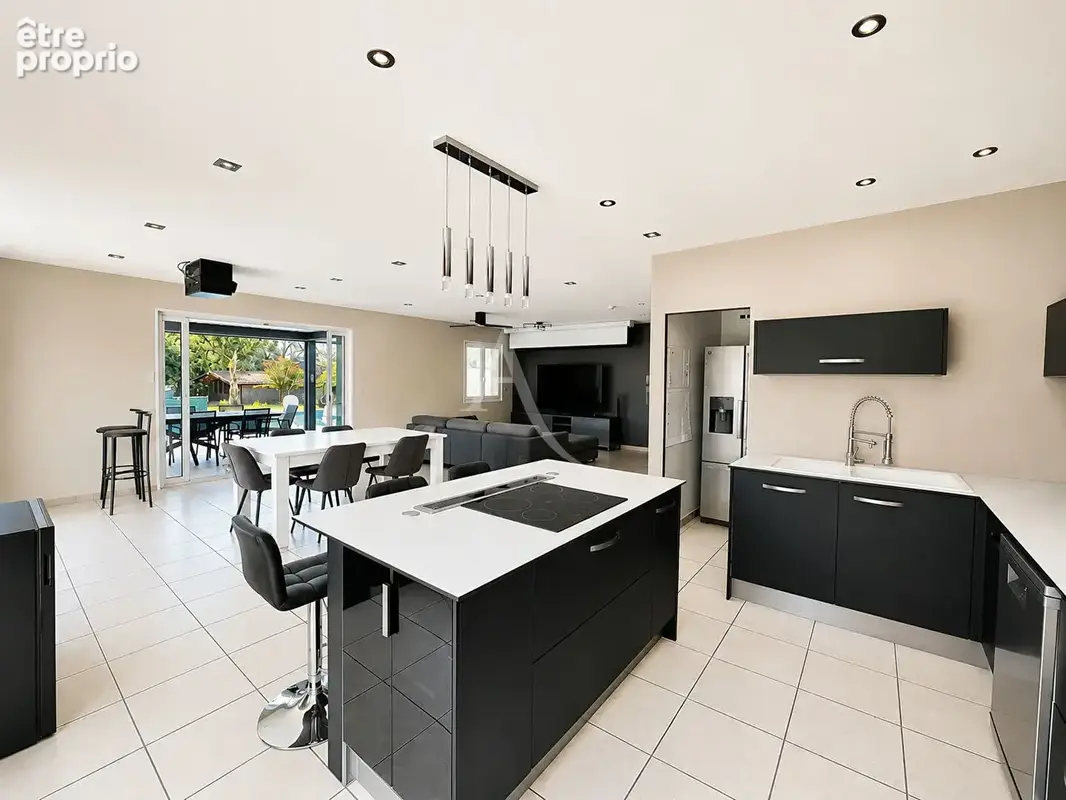 10 MINUTES BESSIERES ? Propriété familiale de standing de 175 m² avec piscine, spa, double habitation et prestations haut de gam - photo 7