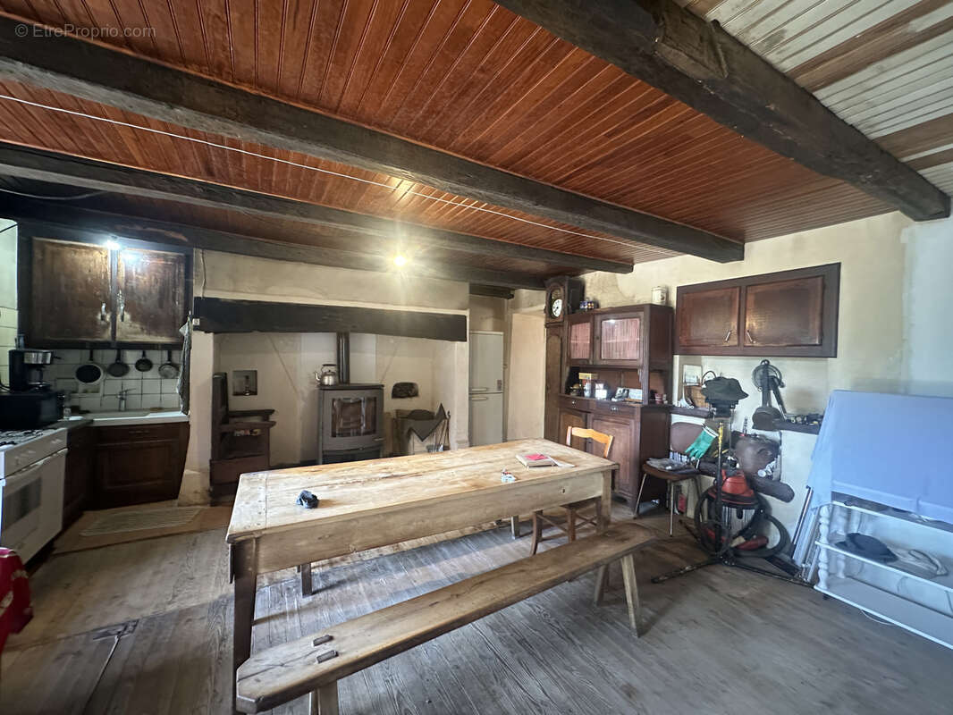Maison en pierre avec dépendances - photo 2