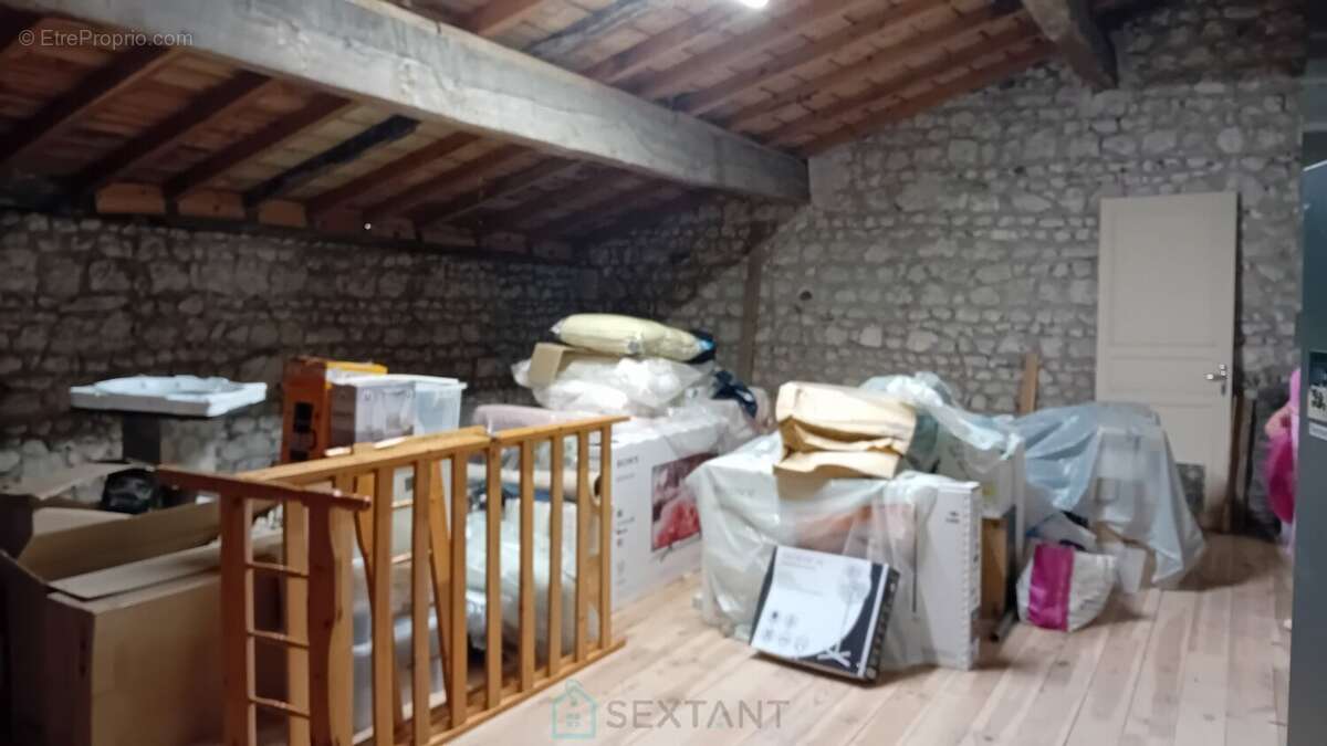 Jolie maison de village avec terrain et dépendances - photo 12