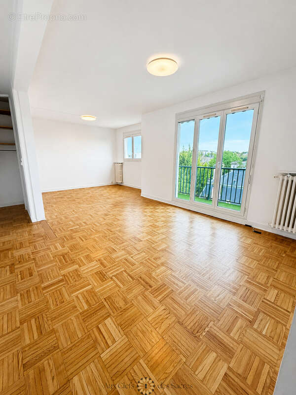 REIMS   Boulevard Pasteur   Appartement 3 pièces rénové avec balcon et vue dégagée - photo 4