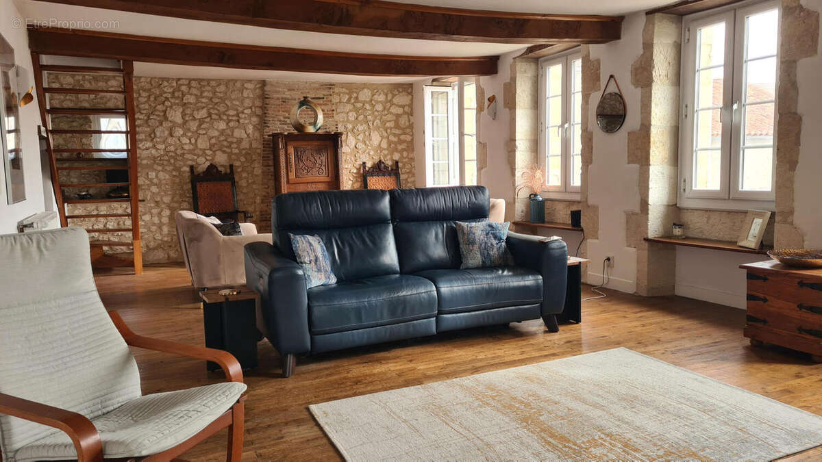 salon - Maison à SAINT-ROMAIN