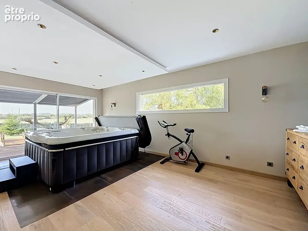 Maison Charnoz- Sur- Ain 6 pièce(s) 190 m2, quatre chambres, piscine, garage, salle de sport , jacuzzi, hammam - photo 16