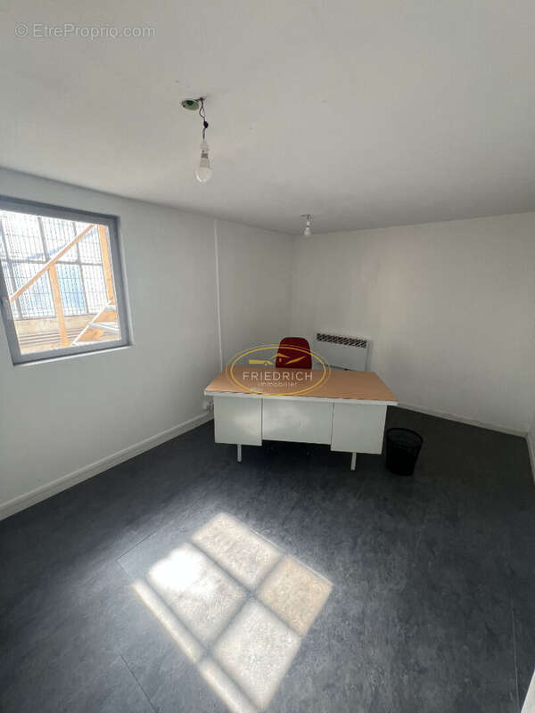 Batiments industriels avec bureaux - photo 7