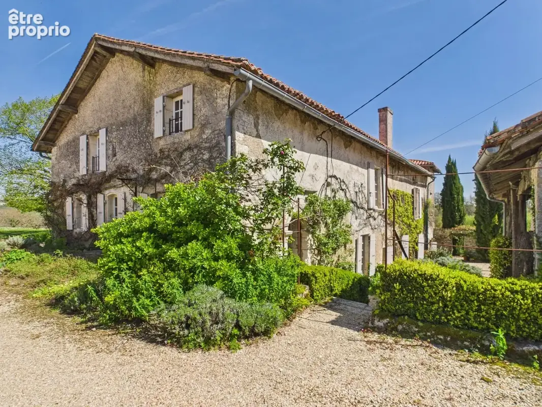 Propriété d’exception avec piscine et dépendances - photo 14