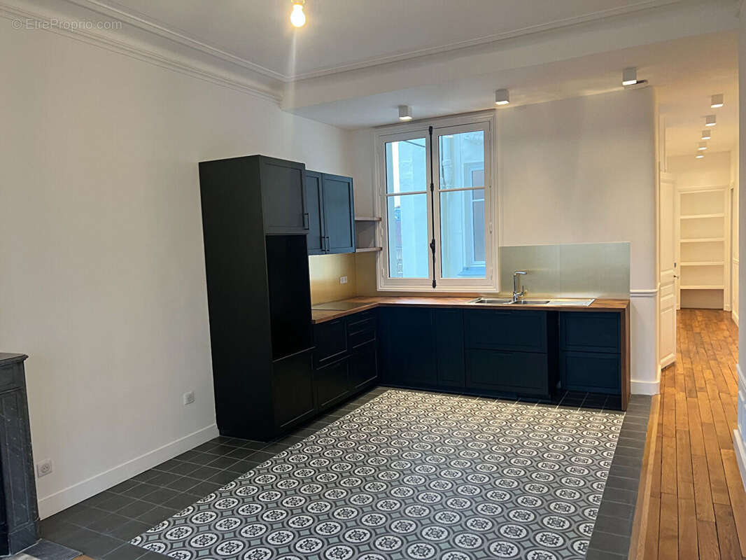 Appartement à PARIS-14E