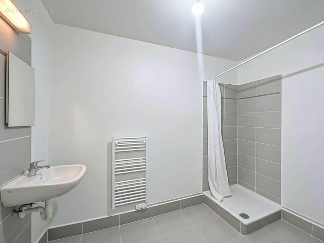 Appartement à ROQUEBRUNE-SUR-ARGENS