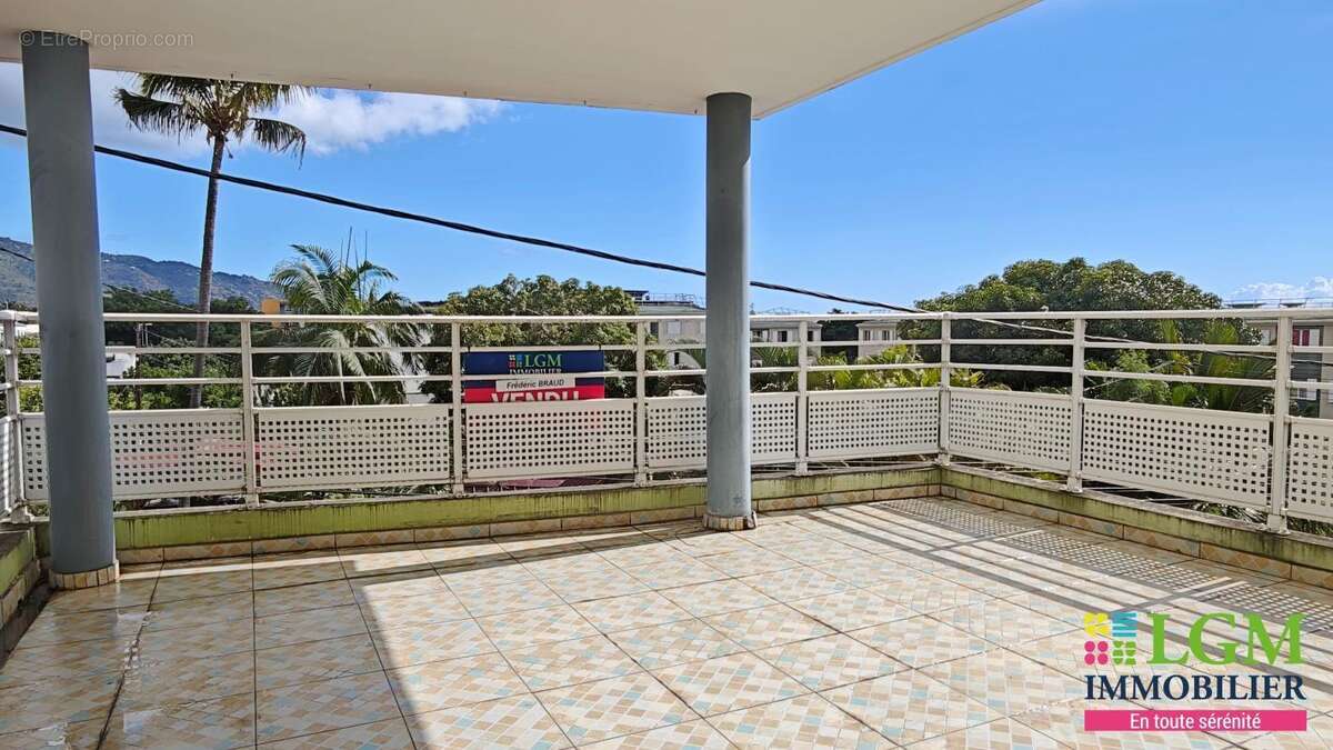 Dernière baisse de prix - T4 de 102 m² avec terrasse et 2 parkings à Sainte-Clotilde - photo 3