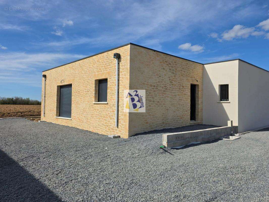 Maison à RUELLE-SUR-TOUVRE