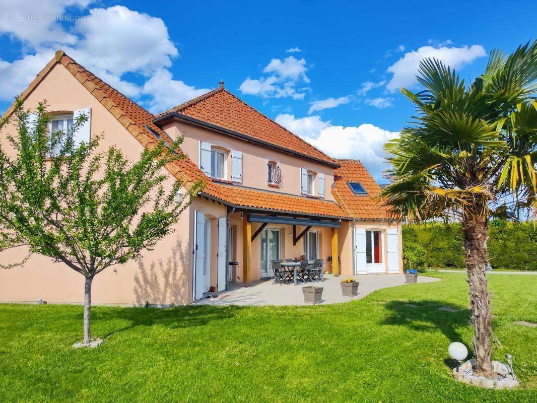 Maison à SAINT-PRYVE-SAINT-MESMIN