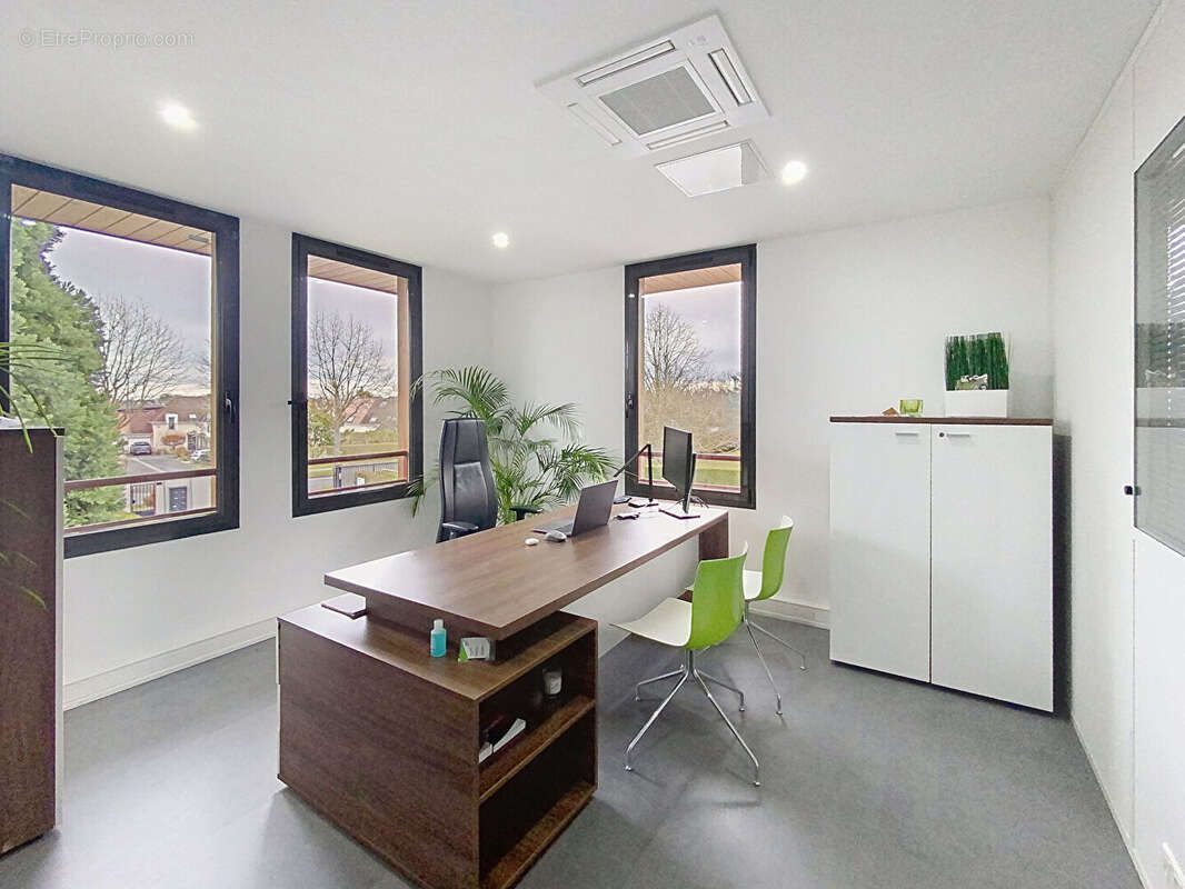 Commerce à MAGNY-LE-HONGRE