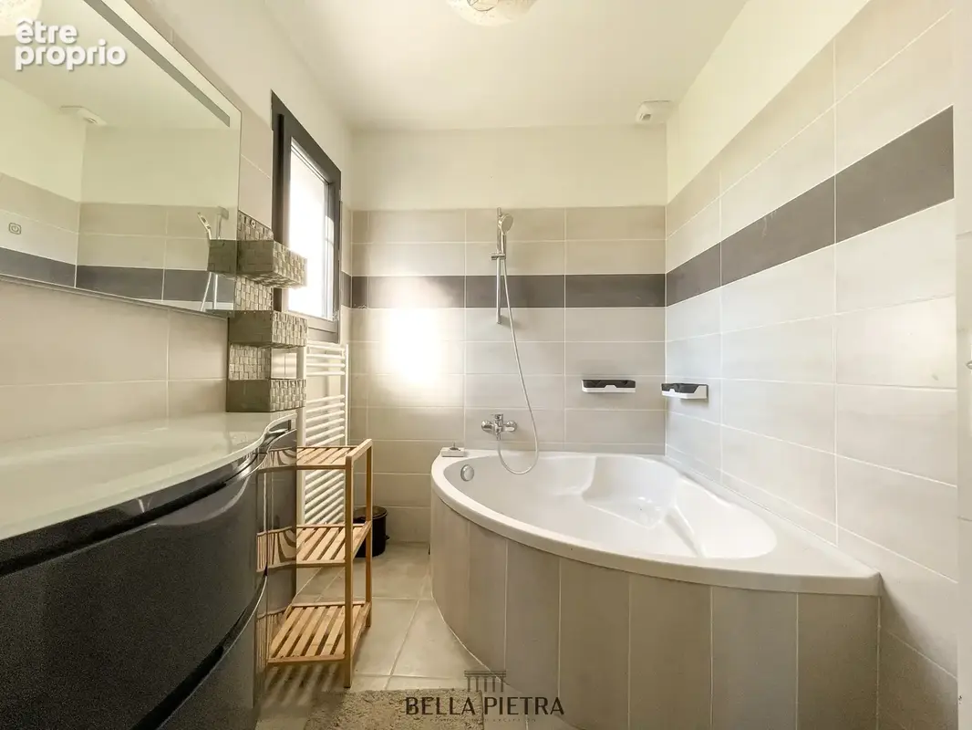 Maison 5 pièces 121 m² à vendre à Saint-Jean-De-Cornies (34160) - photo 8