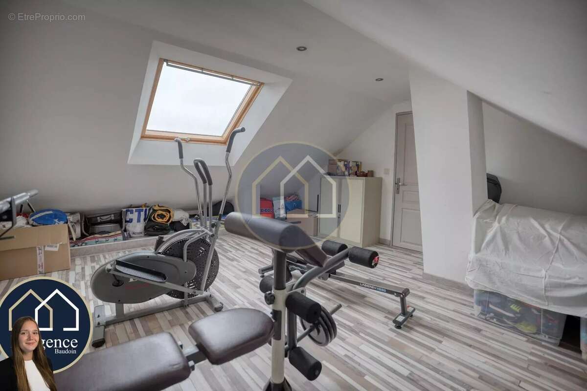 Maison à TREMBLAY-LES-VILLAGES