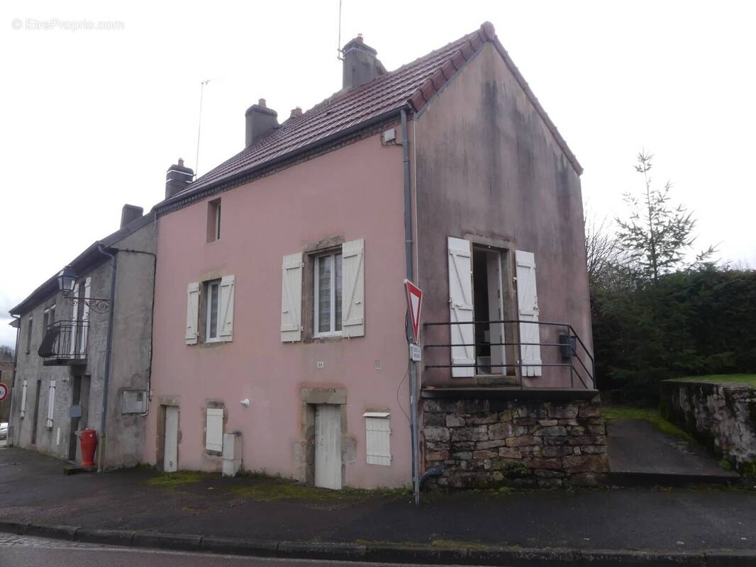 Maison à MONTCENIS
