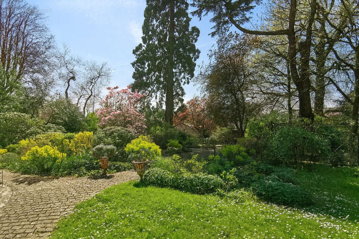 Maison à MANDRES-LES-ROSES