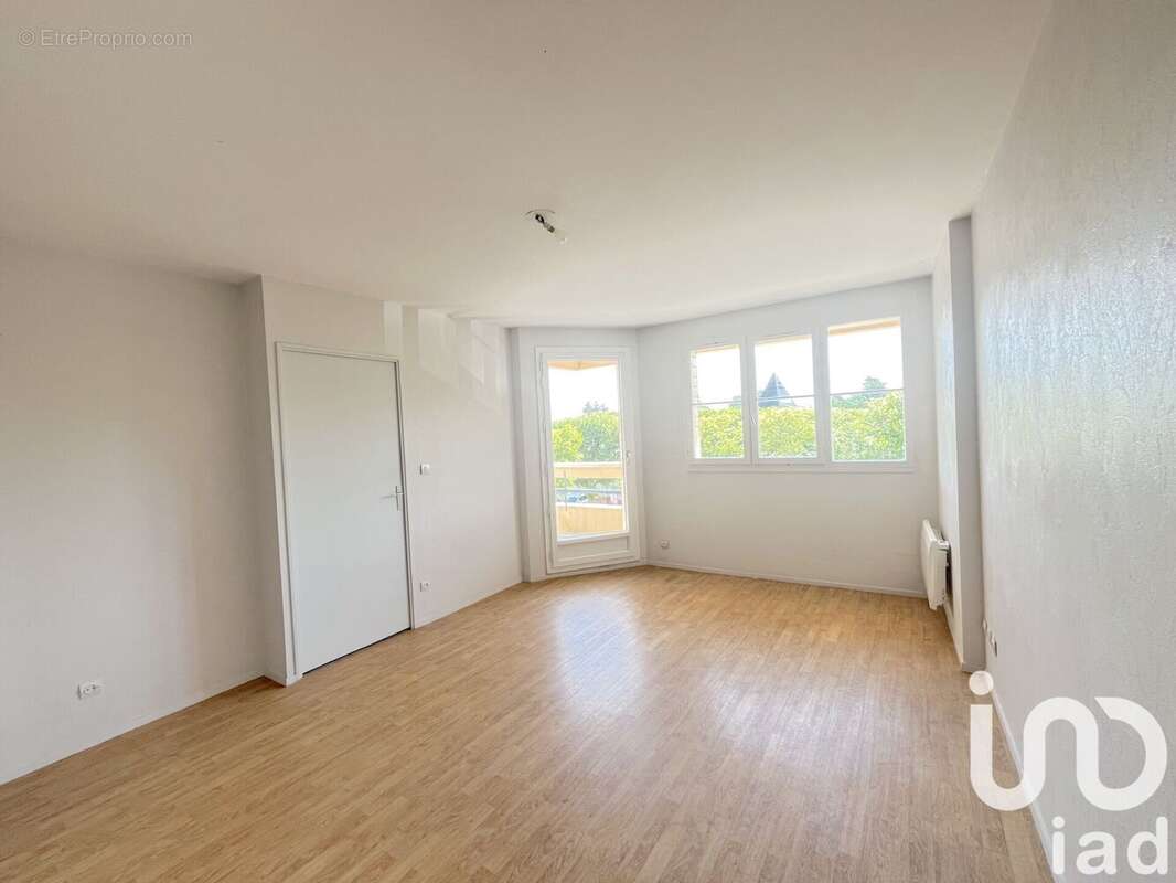 Photo 2 - Appartement à SAINT-FARGEAU-PONTHIERRY
