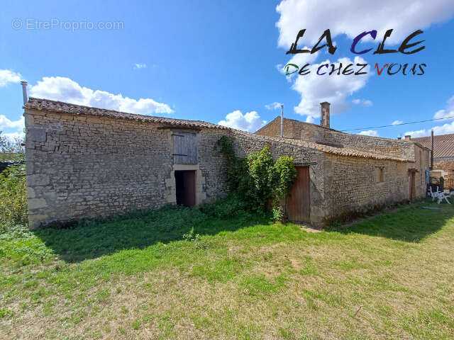 Maison à FAYE-SUR-ARDIN