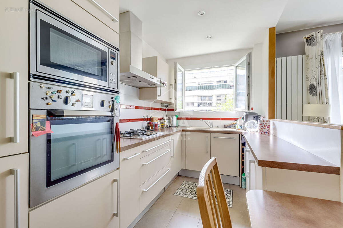 Appartement à PARIS-17E