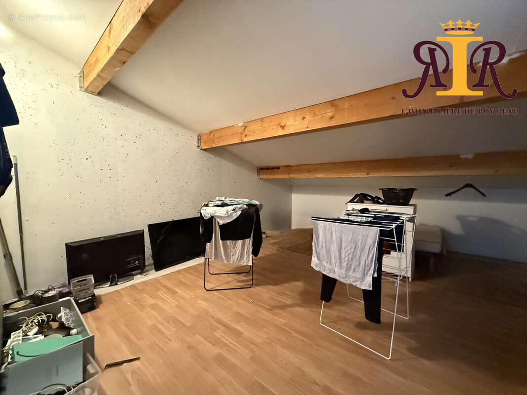 Pièce actuelle 30m2 - Appartement à PERTUIS
