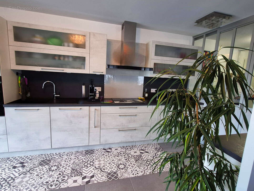Appartement à COLLONGES-SOUS-SALEVE