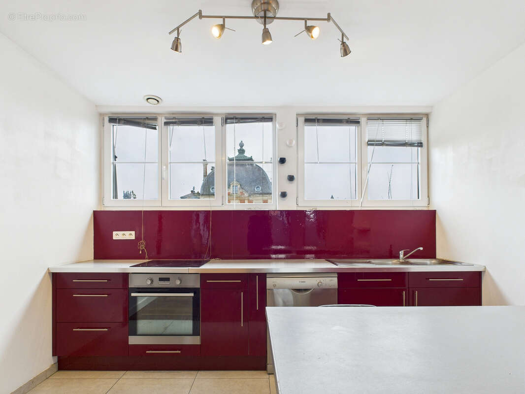 Secteur Saint Martin: Magnifique emplacement pour cet appartement de type 3 composé de 2 chambres - photo 9
