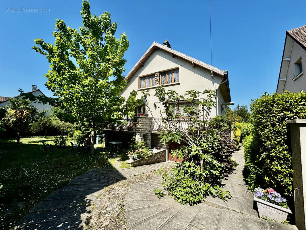Maison à SARTROUVILLE