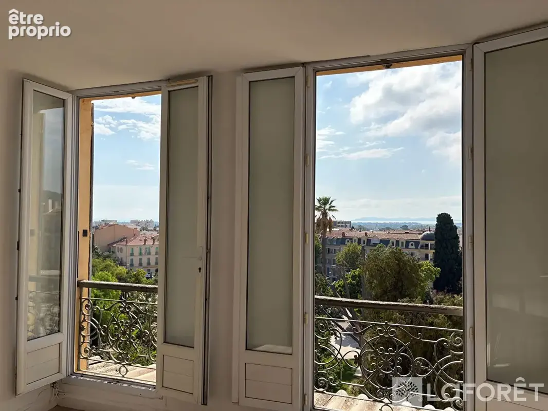 Hyères centre ville -dernier etage - f5 - vue mer - photo 2
