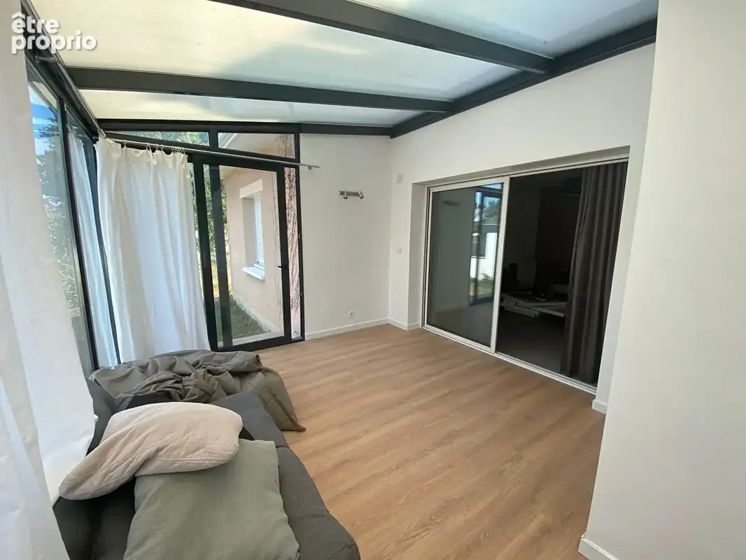 Une maison rare par ses volumes et sa configuration, à découvrir sans tarder à Lons. - photo 9