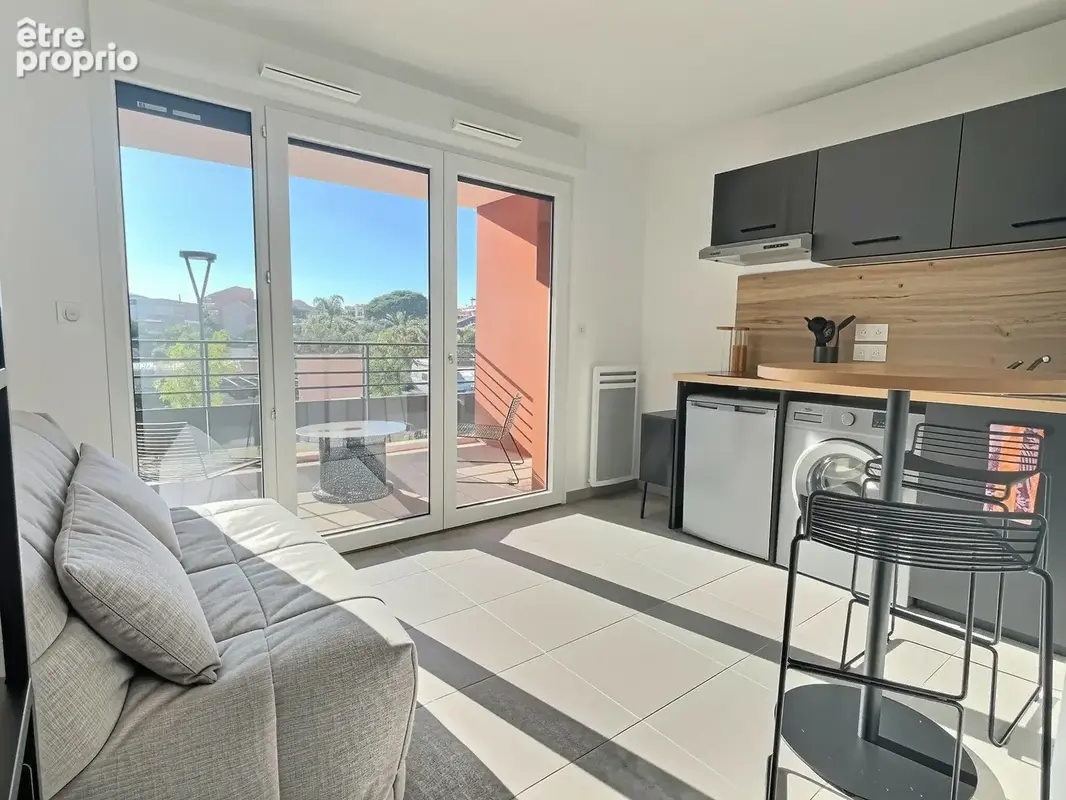 Hyères : studio avec terrasse et parking privatif - photo 2