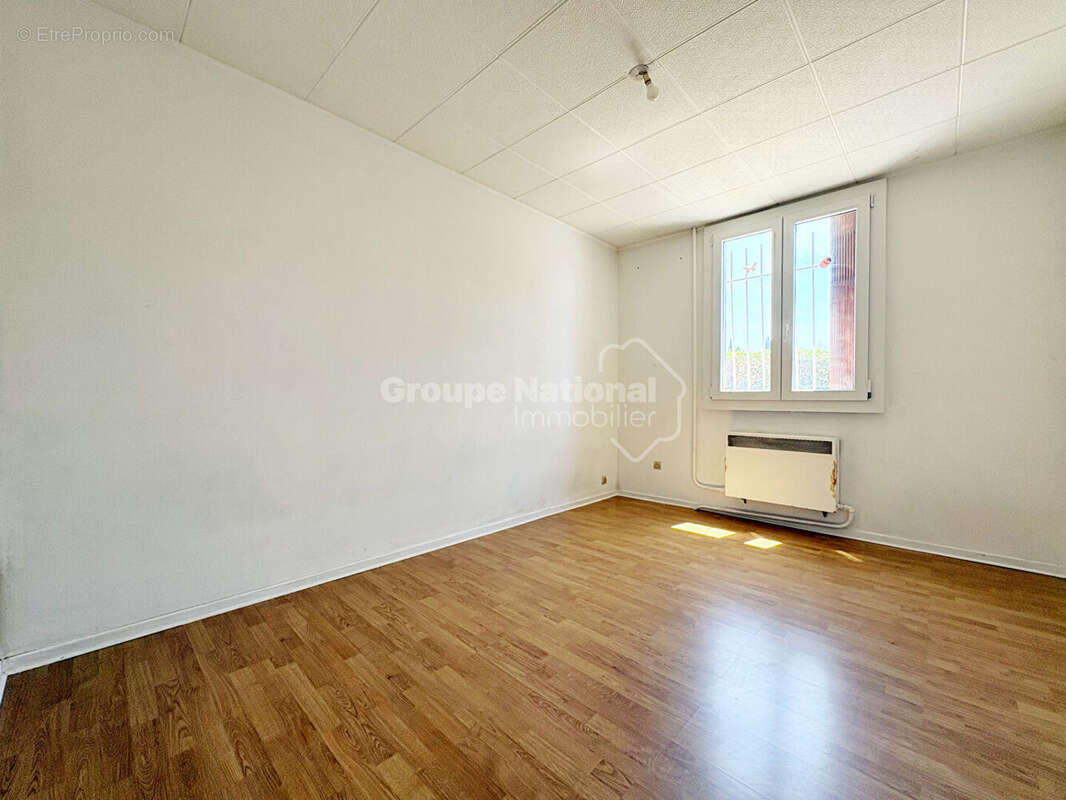 Appartement  3 pièces- 63 m² - 2 Chambres - Proche écoles- commerces- balcon- rdc- cave. - photo 3