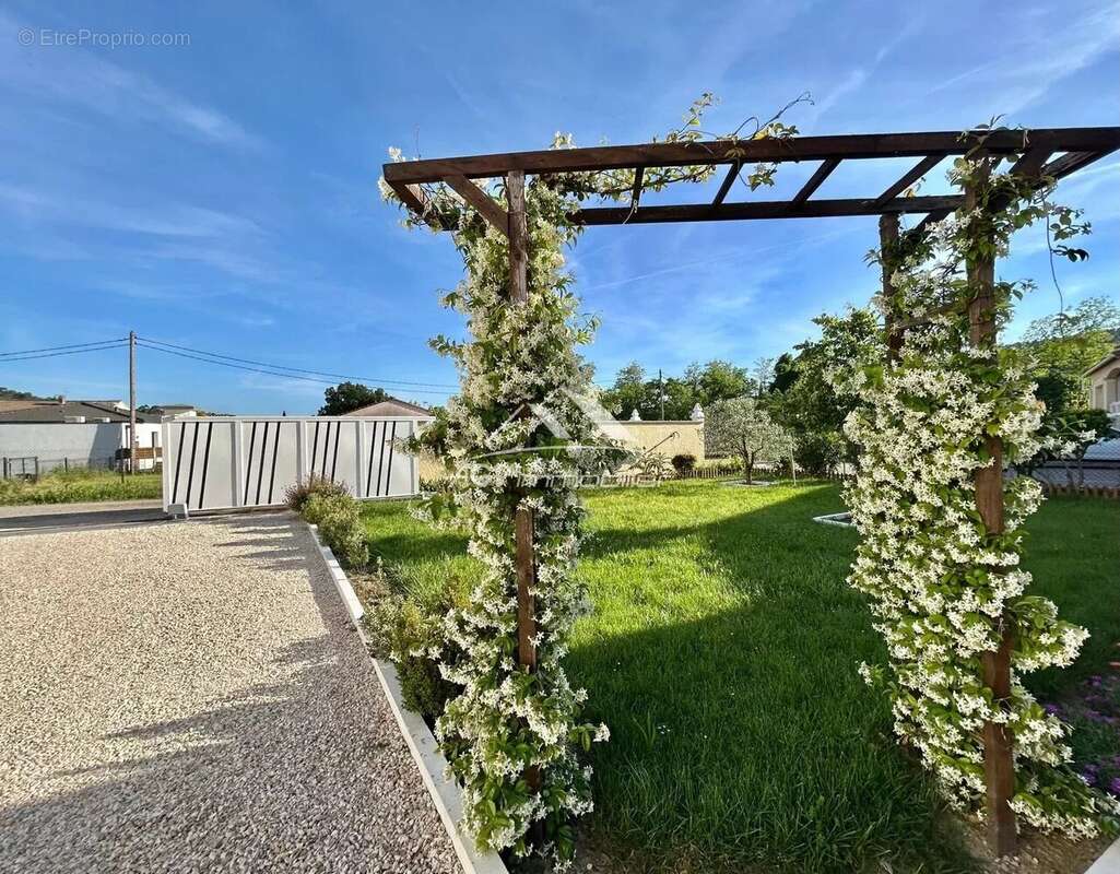 Maison à SAINT-MARTIN-DE-VALGALGUES