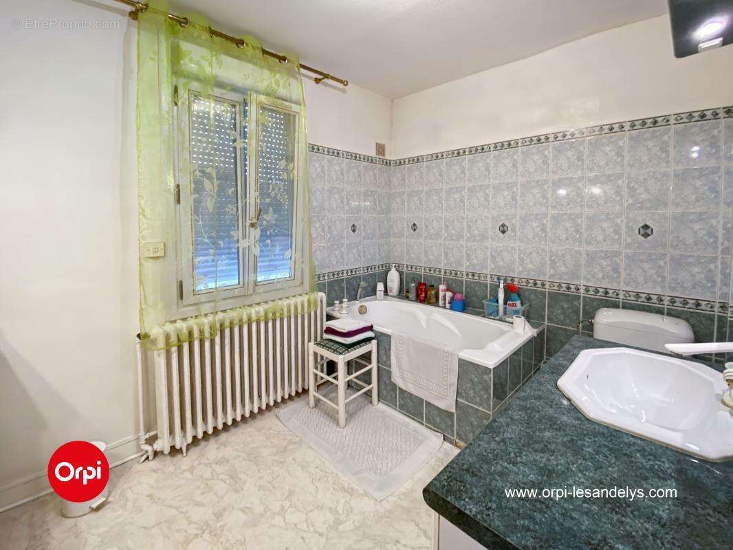 Maison à FLEURY-SUR-ANDELLE