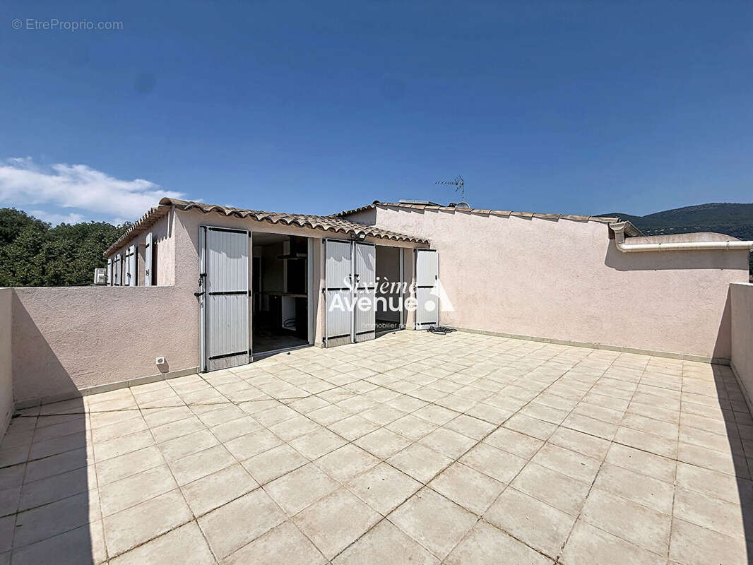 A Vendre Grasse Sud 4 pièces 78m², dernier étage avec terrasse sur toit. Vue dégagée - photo 8