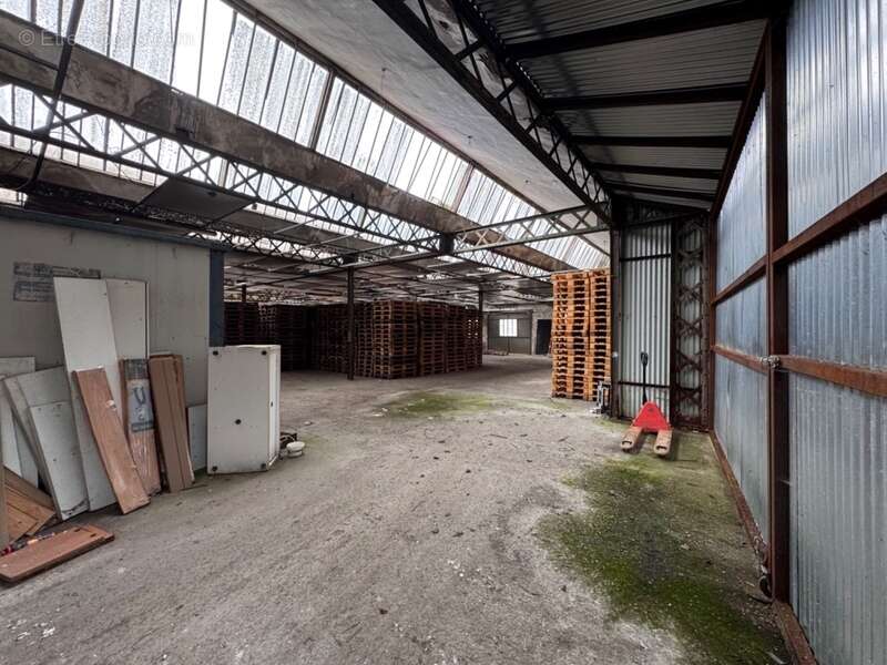 Commerce à MENNEVRET