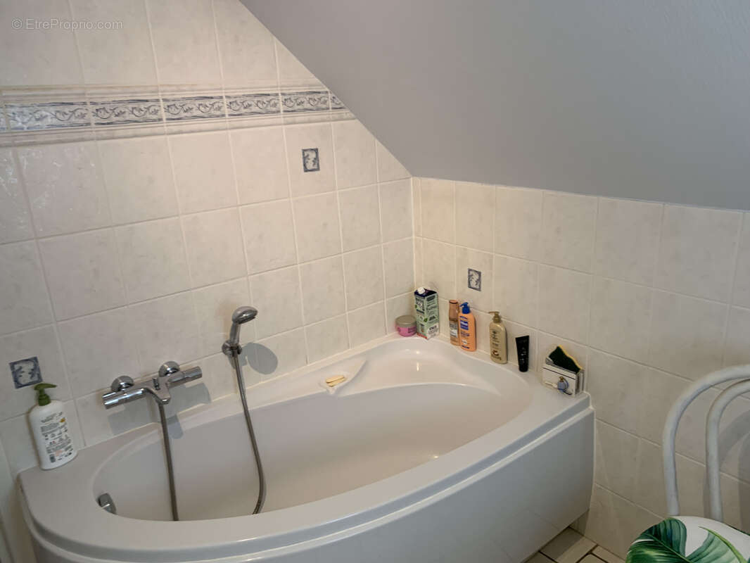 Maison à SAINT-HILAIRE-DE-COURT