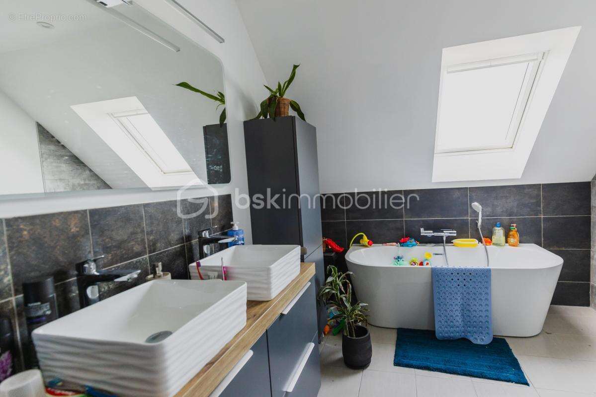 Maison à LA CHAPELLE-THOUARAULT