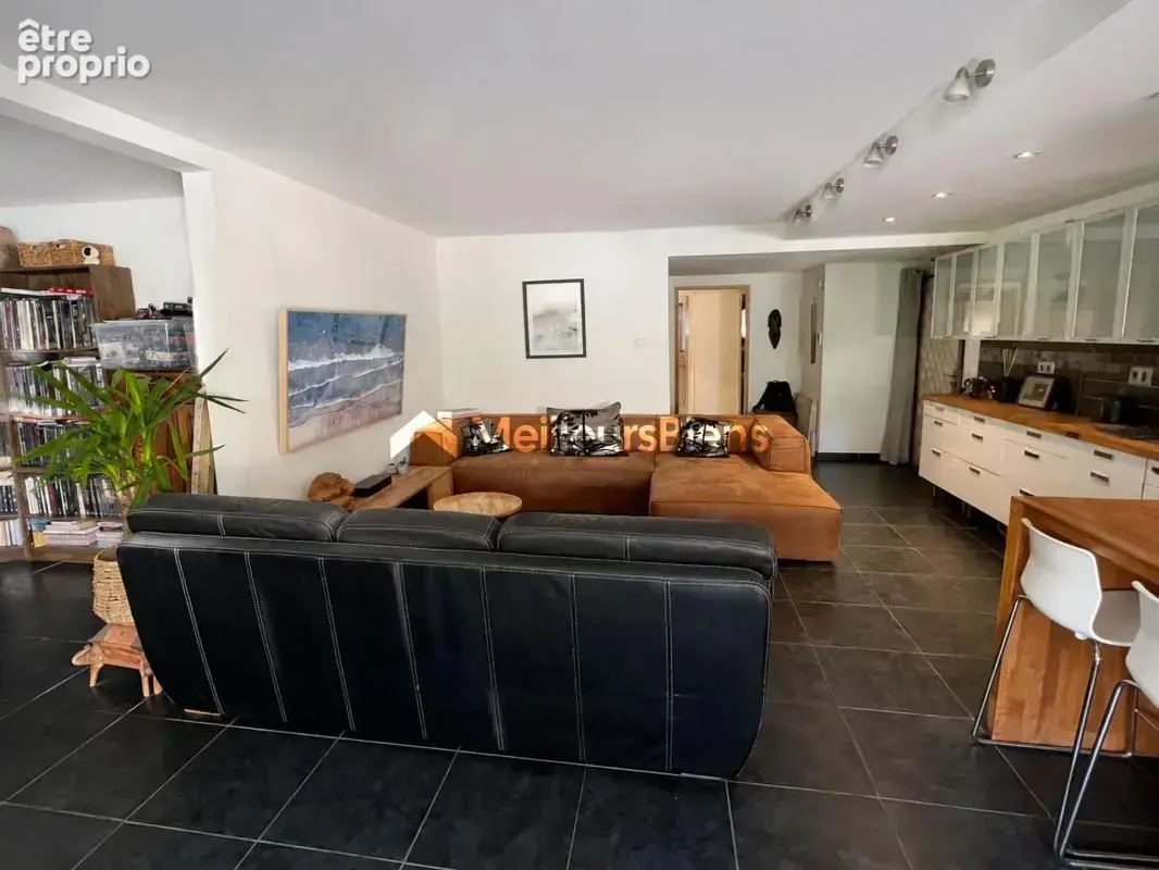 T4/T5 d’exception en rez-de-jardin avec vue dégagée de 108 m² à Marseille 13008 - photo 7