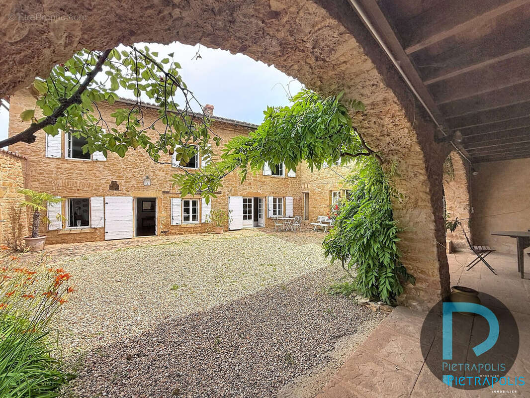 Maison à VILLE-SUR-JARNIOUX