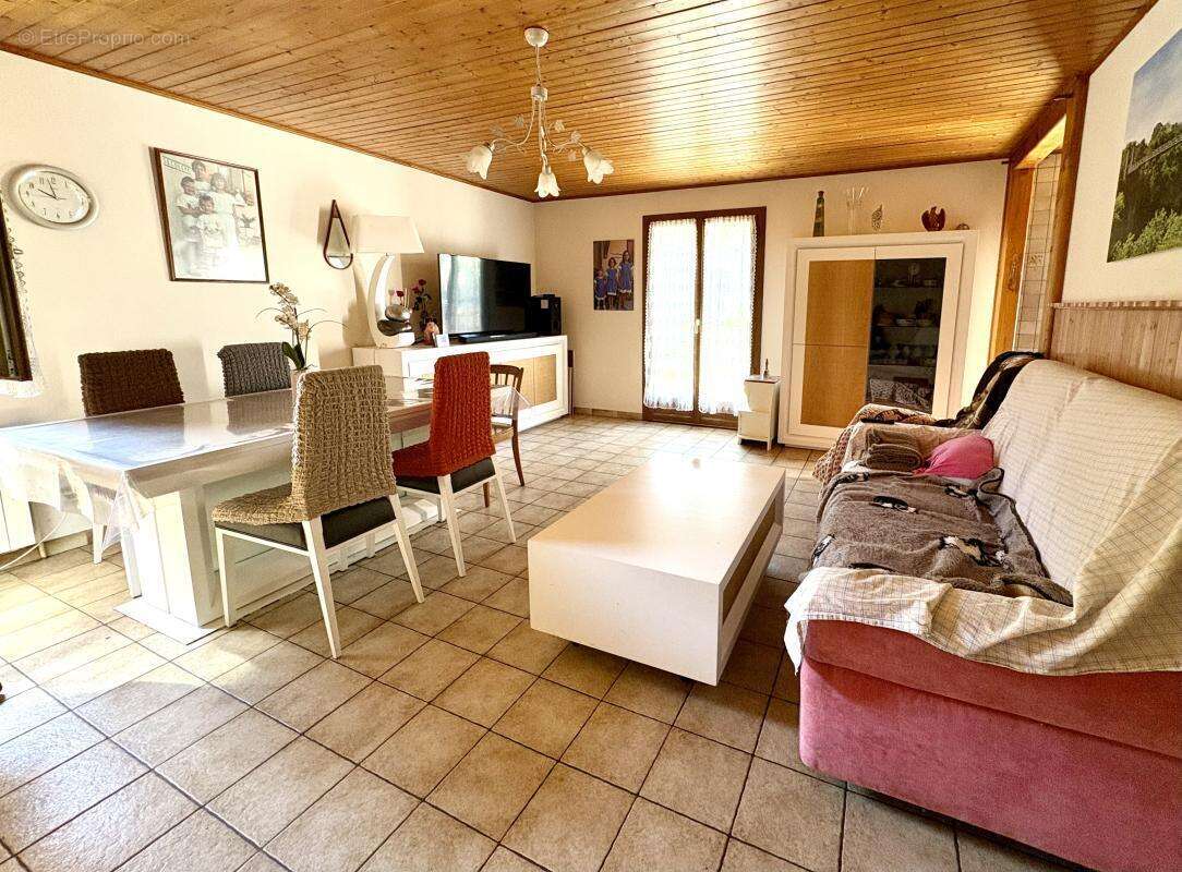 Maison 153 m² à Gruffy  - photo 4