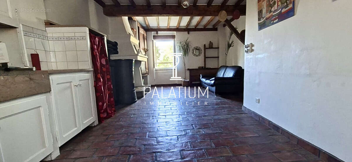 pièce à vivre côté cuisine - Maison à VOLONNE