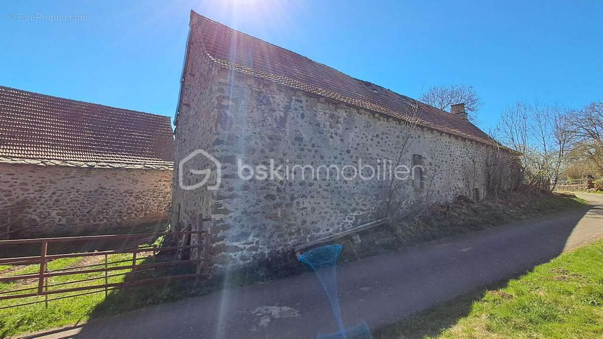 Corps de ferme à rénover sur la commune de Chalinargues - photo 5