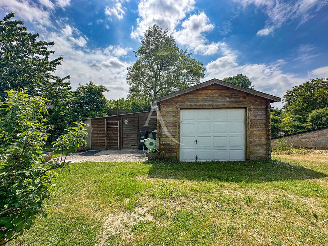 Maison à LOURESSE-ROCHEMENIER