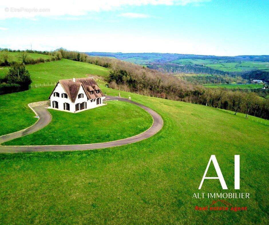 Maison à PONT-D&#039;OUILLY
