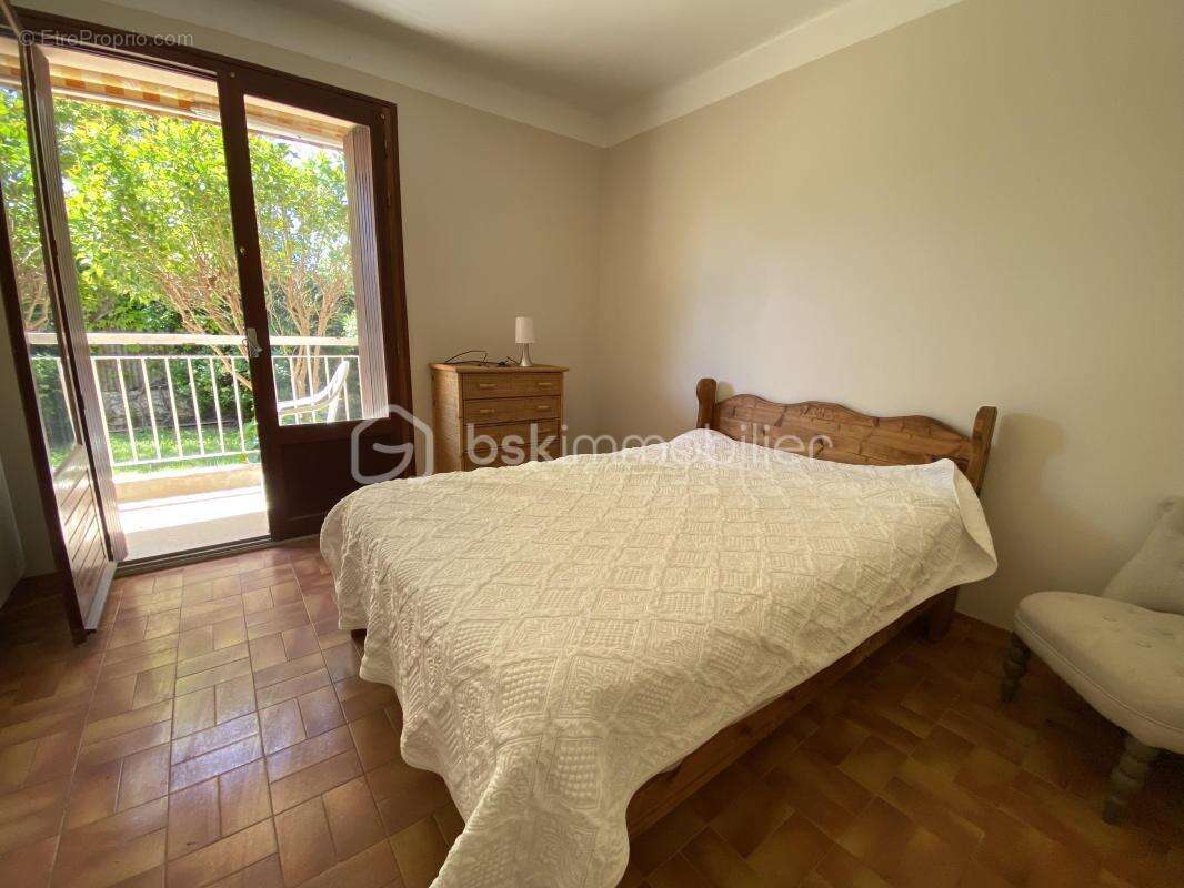 Appartement à SAINT-CYR-SUR-MER