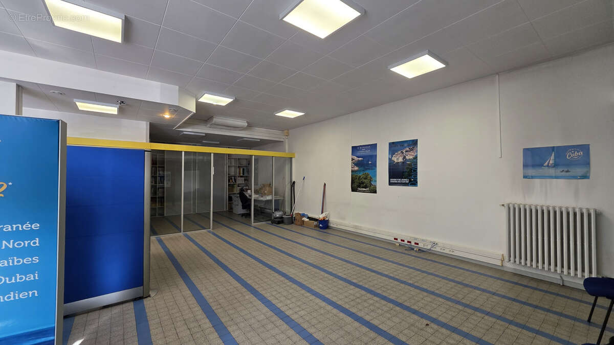 Commerce à SAINT-PRIEST