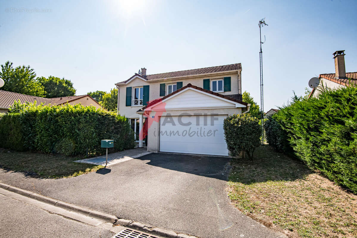 Maison à COURCOURONNES