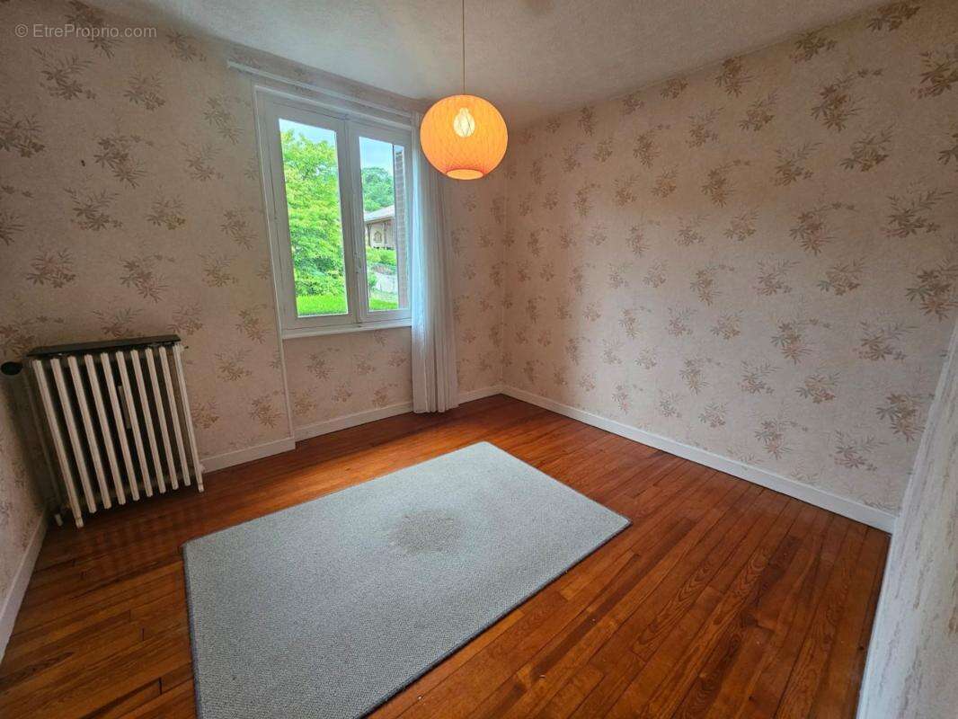 Maison à vendre 4 chambres- 2 garages- terrain 767 m2- LA ROCHE BLANCHE (63670) - photo 8