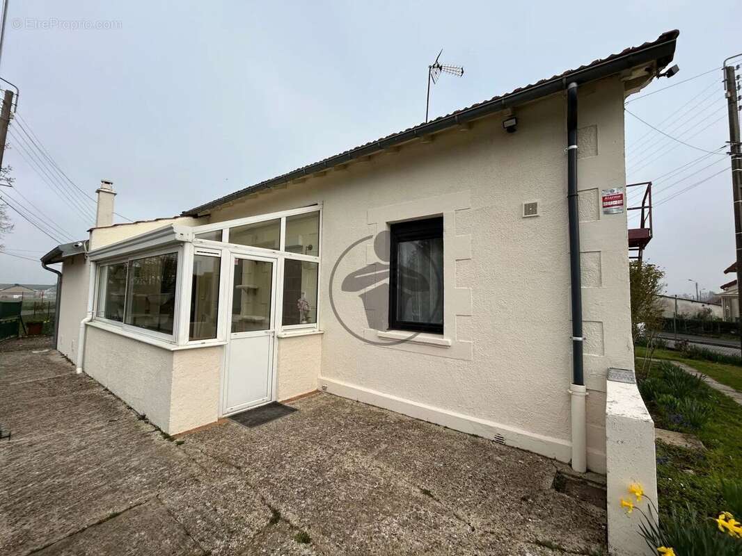 Maison à MONTESCOURT-LIZEROLLES